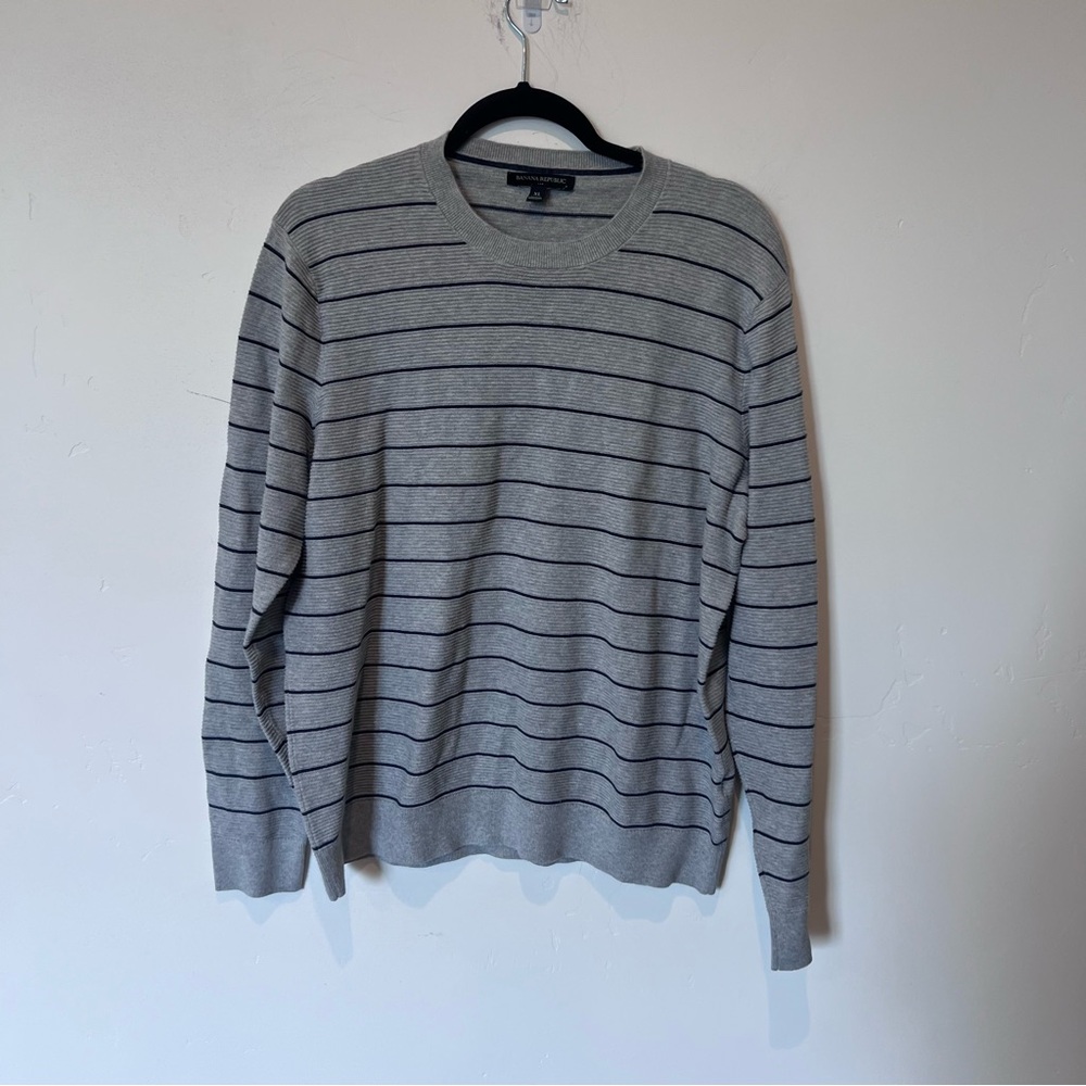 Banana Republic Women’s Gray Crewneck Sweater with Stripes Size XL Academia